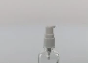 Plastična bela pumpica PP18 za kreme sa providnim zatvaračem
