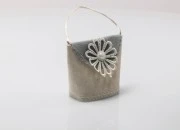 Ručno izrađene vrećice u sivo-beloj boji sa ručkicom, 62x43x77mm - 12 kom-slika_360