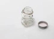 Staklena teglica 30mL u obliku medveda sa aluminijumskim zatvaračem sa zaptivkom, u srebrnoj boji Staklena teglica 30mL u obliku medveda sa aluminijumskim zatvaračem sa zaptivkom, u srebrnoj boji