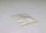 Plastična zip kesica 90x140mm sa belom zadnjom i providnom prednjom stranom i rupom za kačenje - 100 kom Plastična zip kesica 90x140mm sa belom zadnjom i providnom prednjom stranom i rupom za kačenje - 100 kom