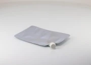 Aluminijumska DoyPack vrećica za tečnost od 500ml sa belim sigurnosnim zatvaračem sa strane – 50 kom-slika_360