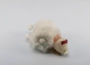 Čupavi privezak u obliku bebe, raznih boja-slika_360