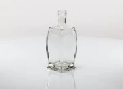 Lepa staklena četvrtasta flaša 500mL, F19 Lepa staklena četvrtasta flaša 500mL, F19