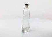 Staklena pljosnata flaša 500mL Staklena pljosnata flaša 500mL