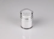 Airless plastična teglica 30mL sa providnim zatvaračem i srebrnim ukrasem Airless plastična teglica 30mL sa providnim zatvaračem i srebrnim ukrasem