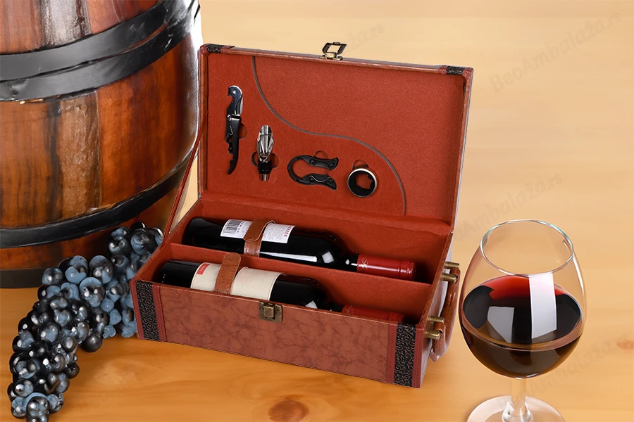 Luksuzna futrola za dve vinske flaše sa dodacima i kožnom presvlakom u braon boji-